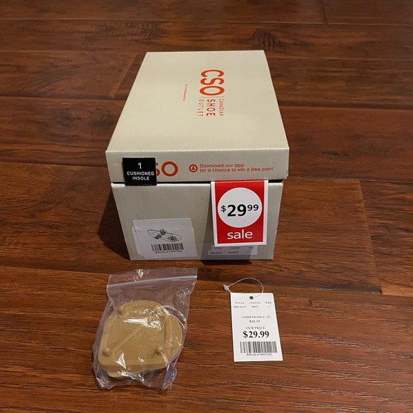 CSO - Girls White Dress Shoe, Size 1, Canadian Shoe Outlet - Picture 5 of 5